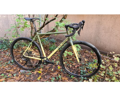 Just Bikes JB04 GRAVEL BIKE mit Shimano GRX-600 Olivgrün