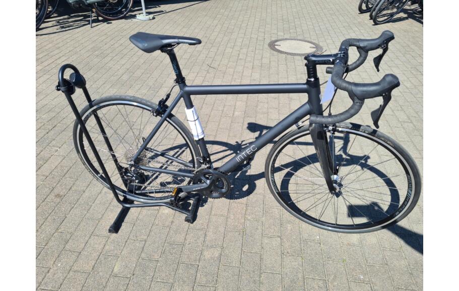 Intec F01 105er Rh. M (54cm)