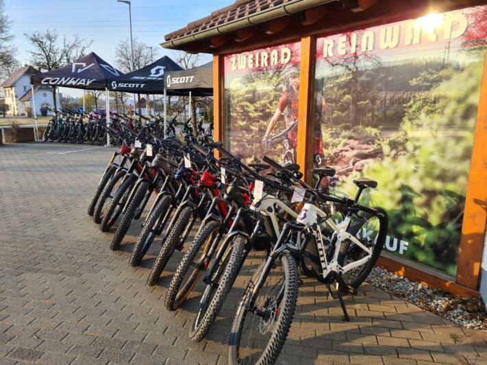 Große Auswahl an E-Fully´s