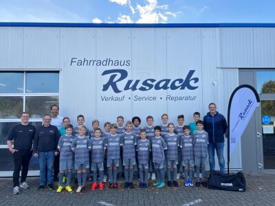 Rückenwind für die D-Jugend des TSV Luthe dank dem Fahrradhaus Rusack