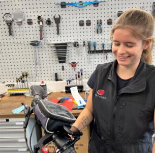 Dana Bone - Zweiradmechatronikerin
