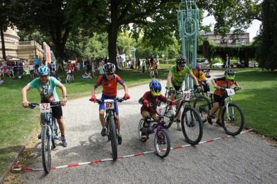 Sport und Spiel am Wasserturm