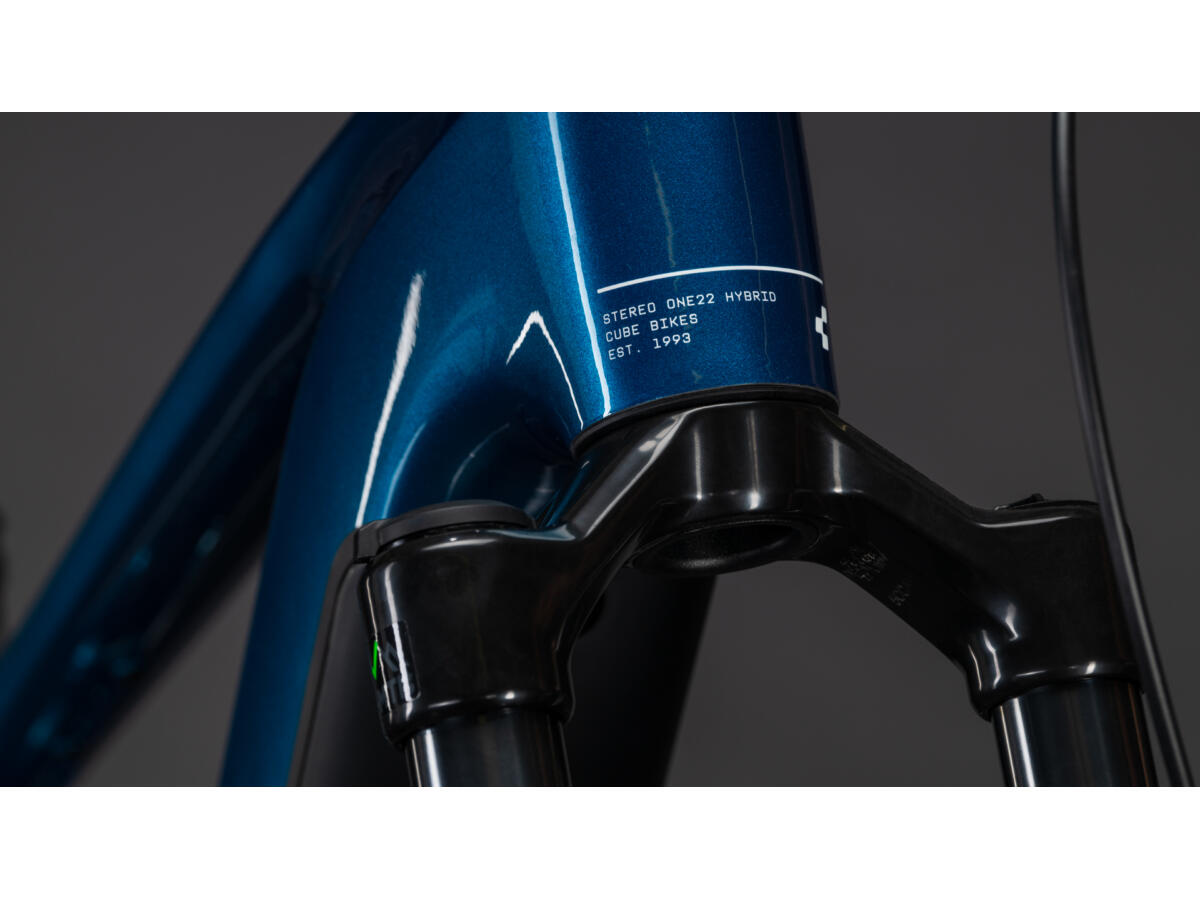Cube Stereo Hybrid ONE22 Race 800 electricblue´n´white