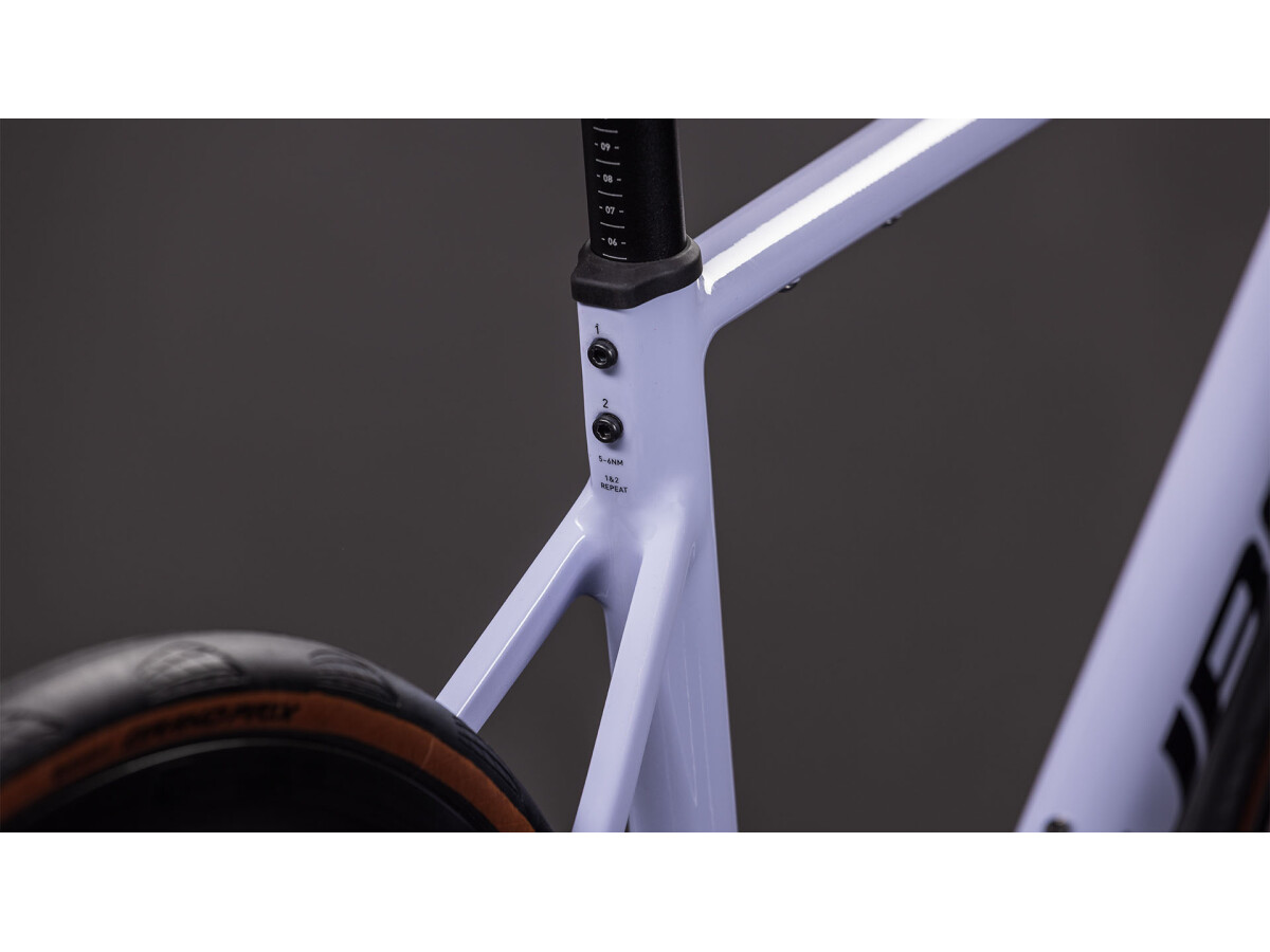 Cube Attain Race cyclamen´n´black