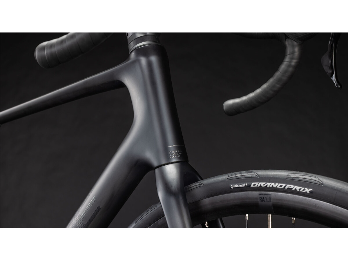 Cube Attain C:62 Race blackline
