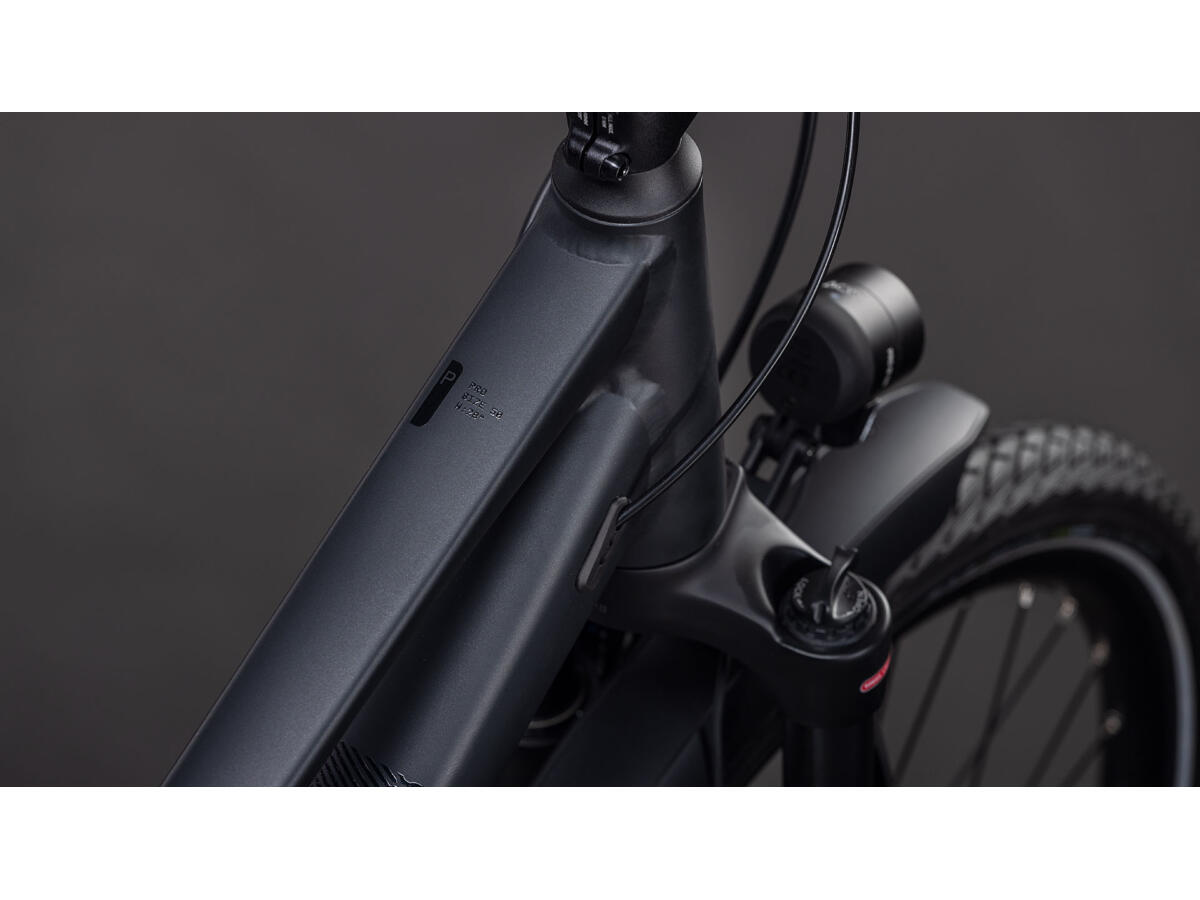 Cube Kathmandu Pro coal´n´black