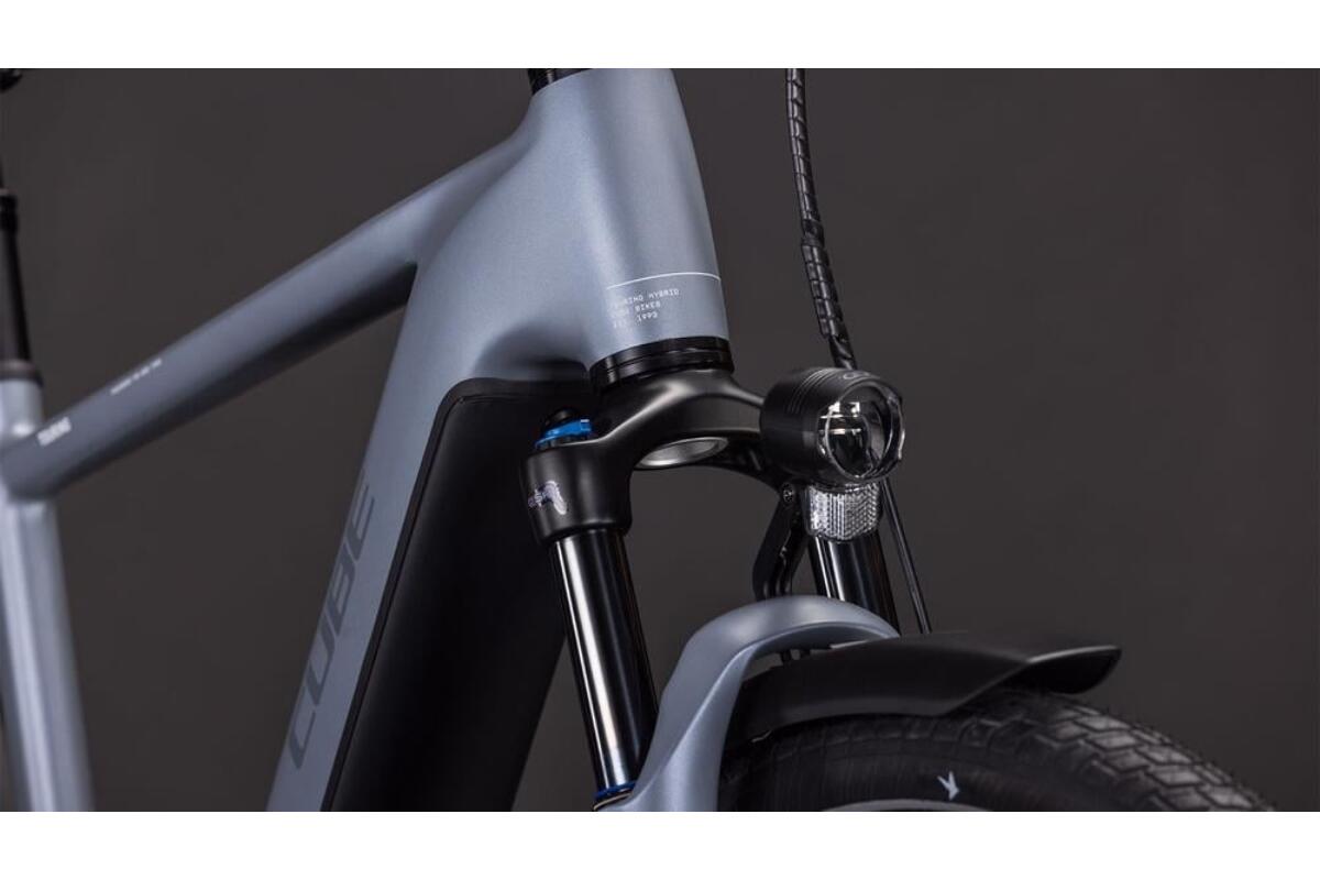 Cube Touring Hybrid Pro 800